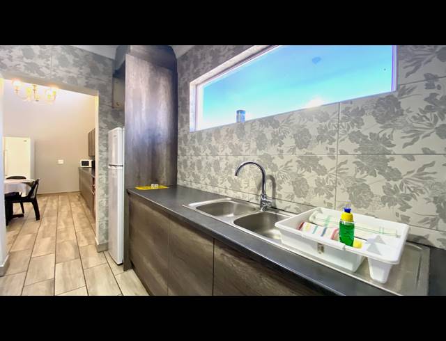 3 BEDROOM HOUSE FOR SALE IN GOLDEN MILE